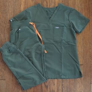 FIGS Olive Scrub Set (XS/XS Tall)